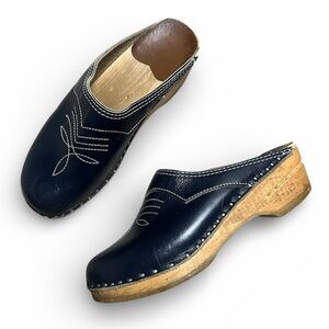Bastad Original Leather Slip On Clogs Size 37 Navy